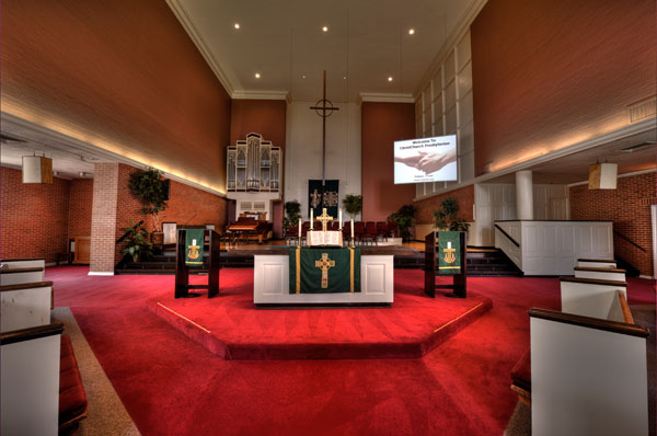 Interior of local area Houston Church showing flying rear projection screen professionally installed and inegrated by HiFi Doc